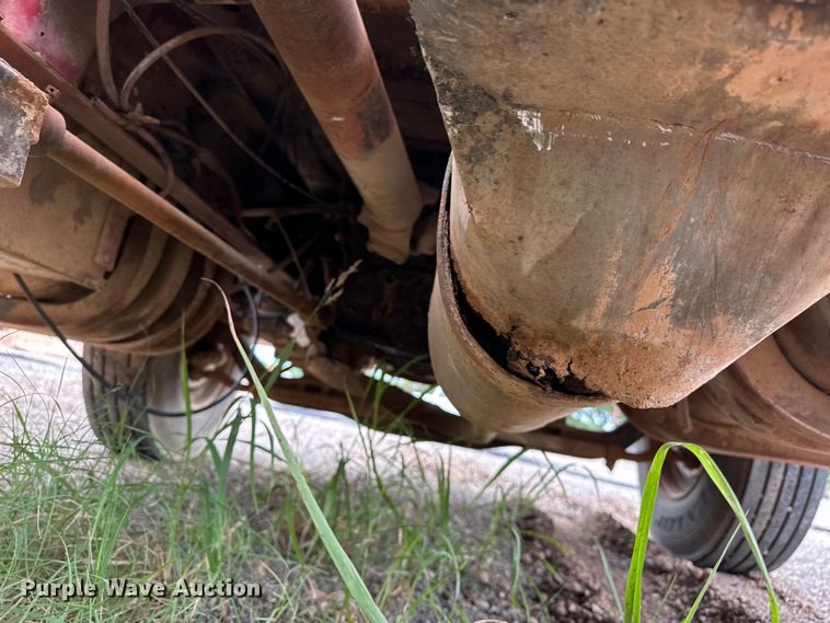 image for item EQ2057 1984 International  1754 flatbed truck