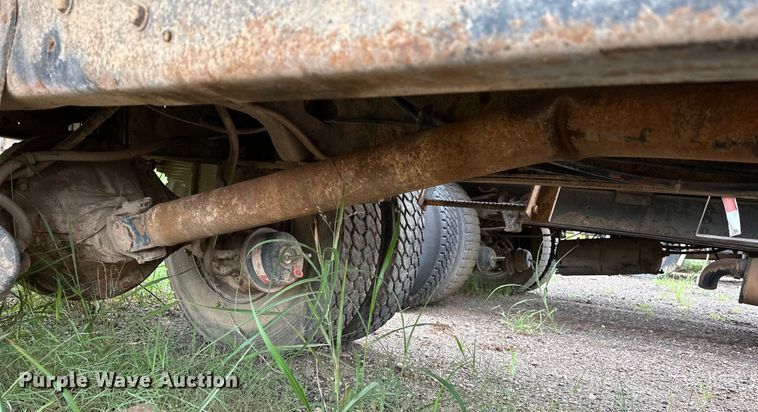 image for item EQ2057 1984 International  1754 flatbed truck