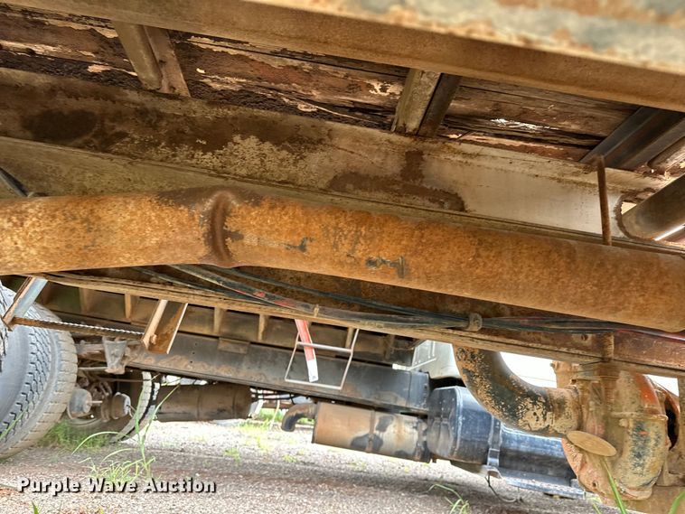 image for item EQ2057 1984 International  1754 flatbed truck