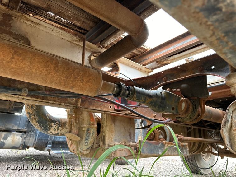 image for item EQ2057 1984 International  1754 flatbed truck