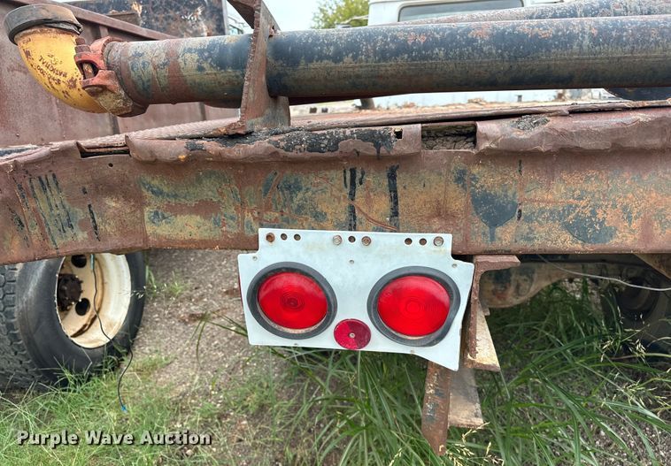 image for item EQ2057 1984 International  1754 flatbed truck