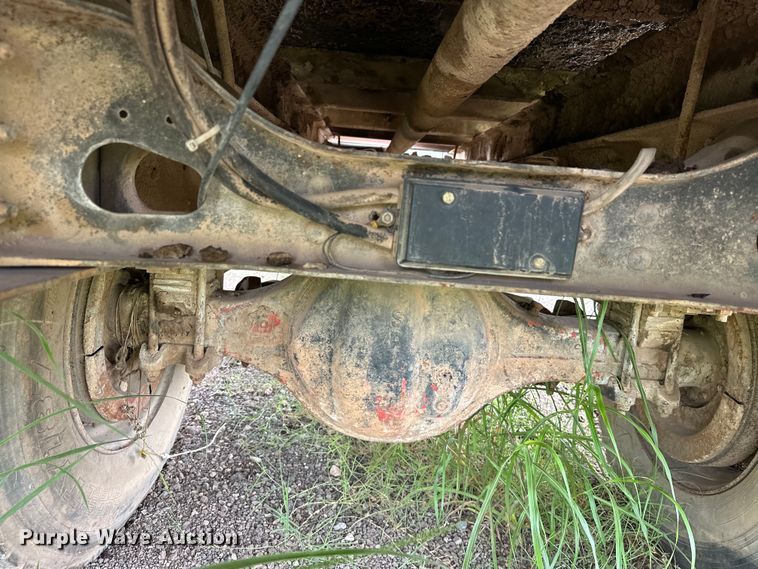 image for item EQ2057 1984 International  1754 flatbed truck