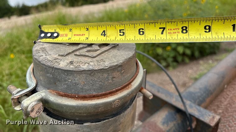 image for item EQ2057 1984 International  1754 flatbed truck