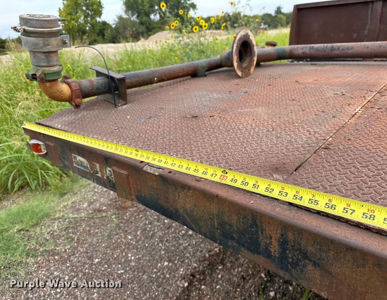 image for item EQ2057 1984 International  1754 flatbed truck