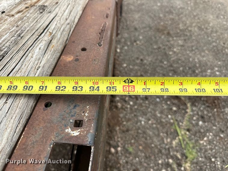 image for item EQ2057 1984 International  1754 flatbed truck