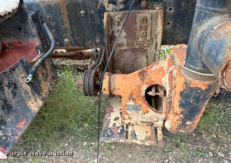 image for item EQ2057 1984 International  1754 flatbed truck