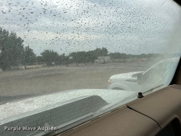 image for item EQ2057 1984 International  1754 flatbed truck