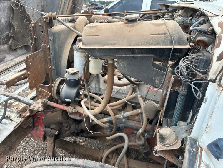 image for item EQ2057 1984 International  1754 flatbed truck