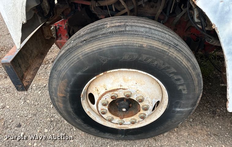 image for item EQ2057 1984 International  1754 flatbed truck