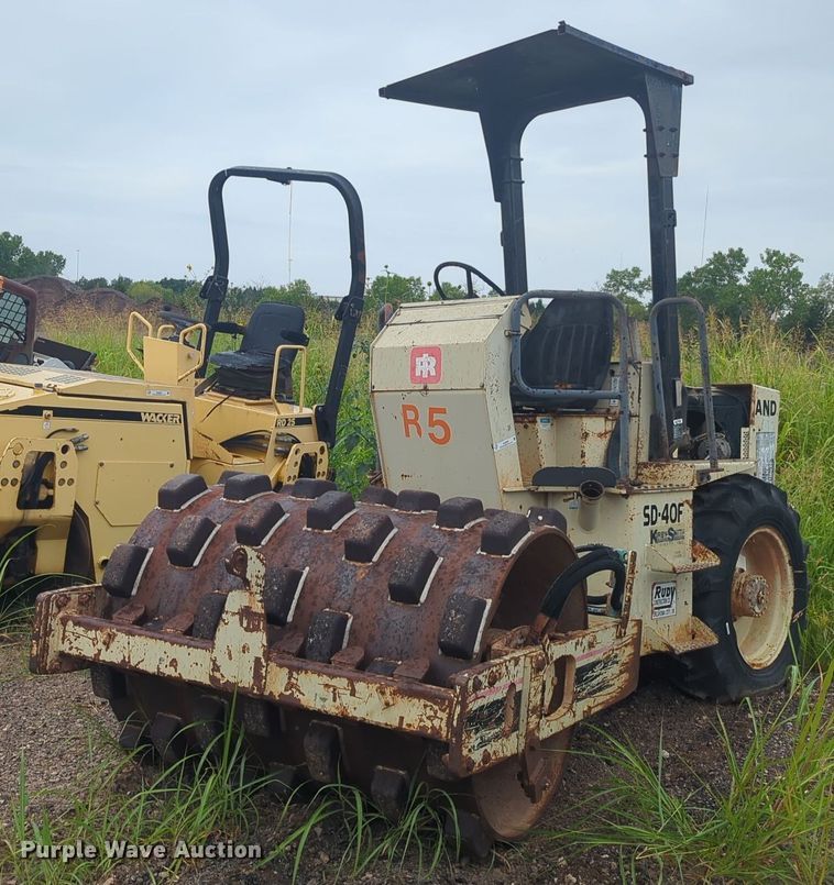 image for item EQ2059 Ingersoll Rand  SD40DF single drum vibratory roller