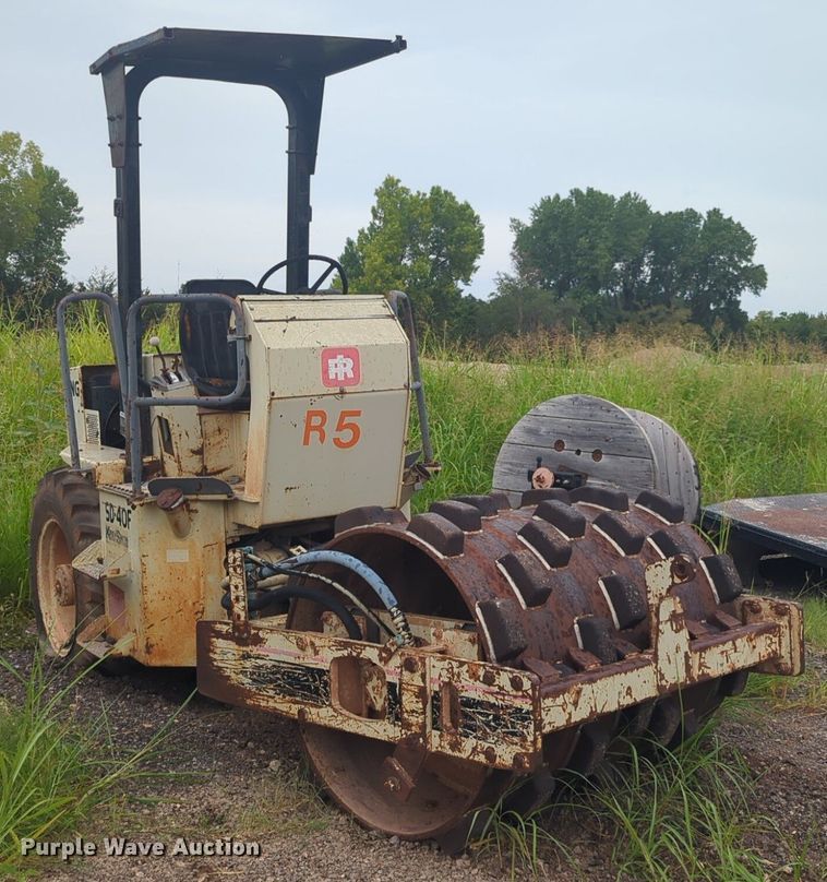 image for item EQ2059 Ingersoll Rand  SD40DF single drum vibratory roller