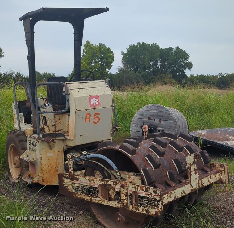 image for item EQ2059 Ingersoll Rand  SD40DF single drum vibratory roller