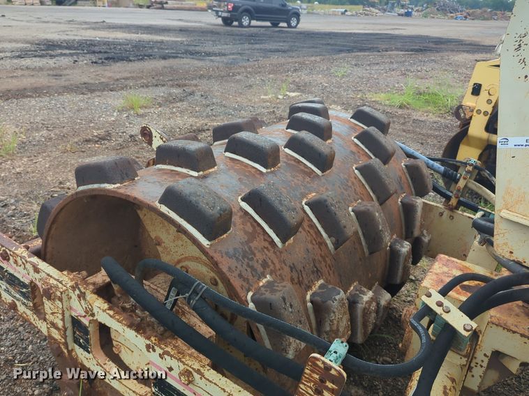 image for item EQ2059 Ingersoll Rand  SD40DF single drum vibratory roller