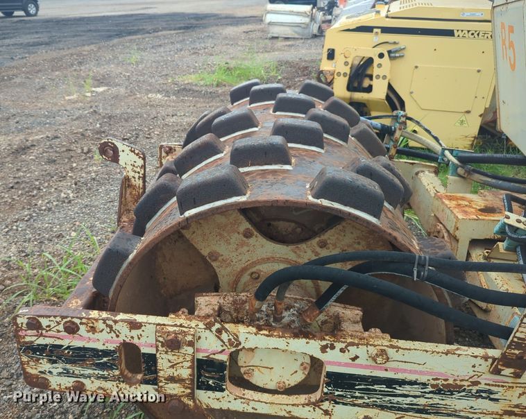 image for item EQ2059 Ingersoll Rand  SD40DF single drum vibratory roller