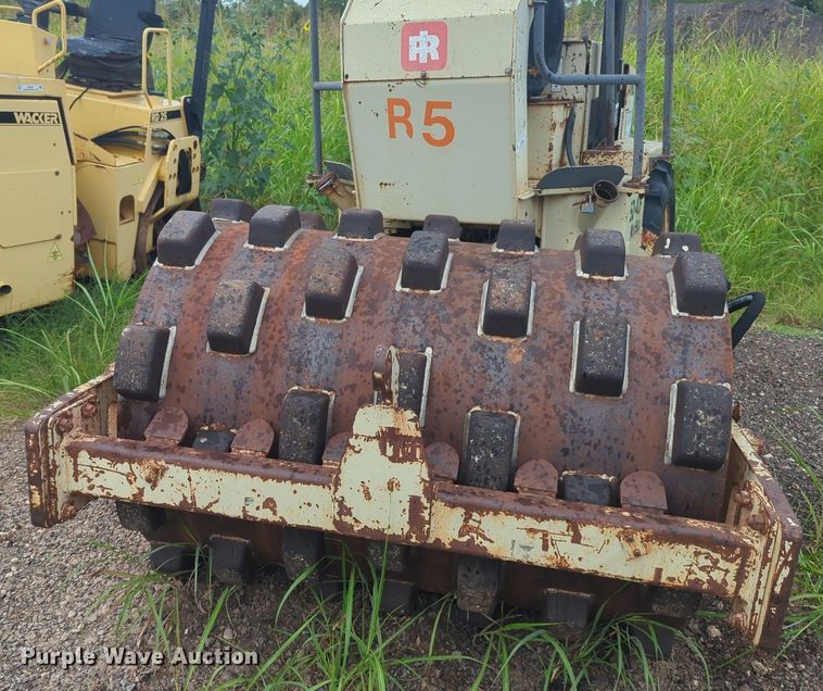 image for item EQ2059 Ingersoll Rand  SD40DF single drum vibratory roller