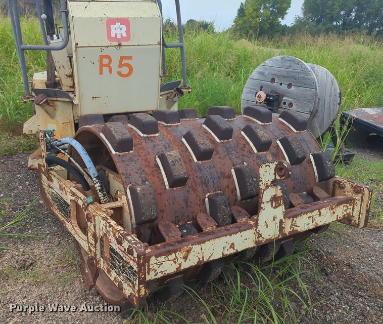 image for item EQ2059 Ingersoll Rand  SD40DF single drum vibratory roller
