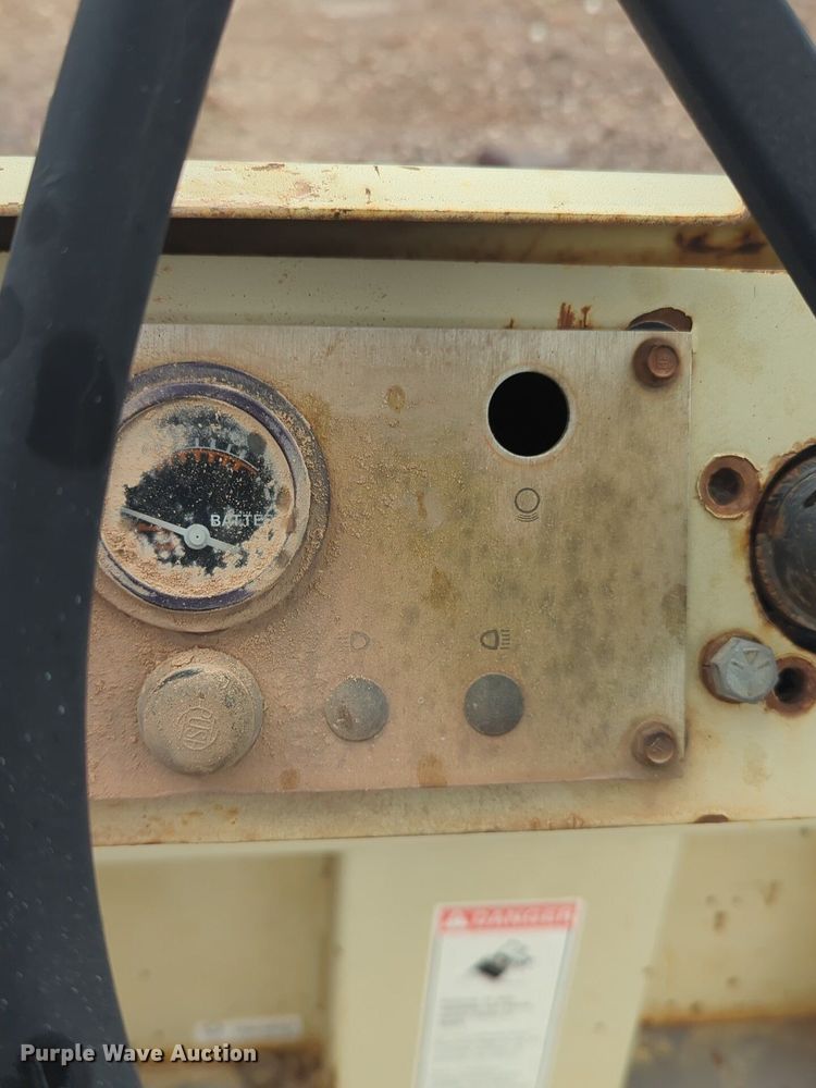 image for item EQ2059 Ingersoll Rand  SD40DF single drum vibratory roller