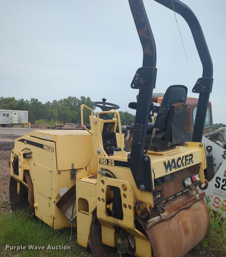 image for item EQ2067 2001 Wacker  RD25 double drum roller