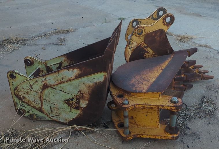 image for item EQ2097 (3) backhoe buckets