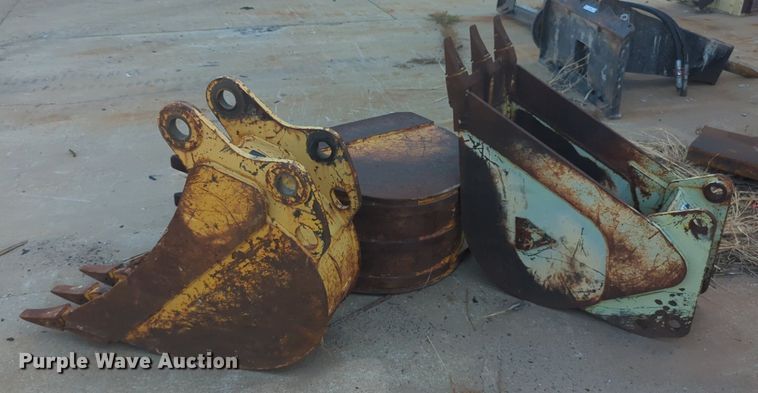 image for item EQ2097 (3) backhoe buckets