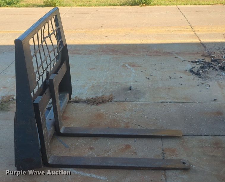 image for item EQ2099 Skid steer forks