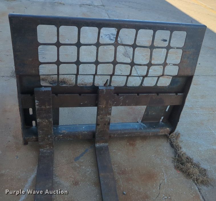 image for item EQ2099 Skid steer forks