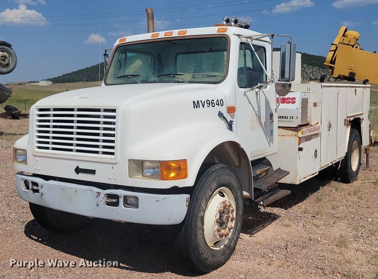 image for item HI9830 1996 International 4300 utility / service truck
