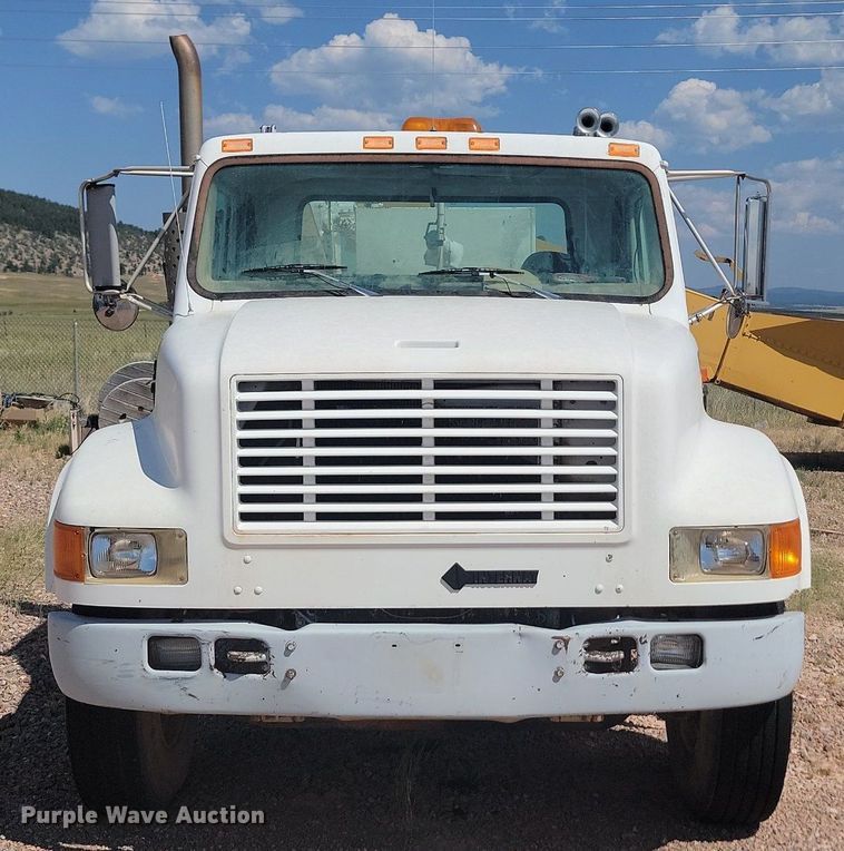 image for item HI9830 1996 International 4300 utility / service truck