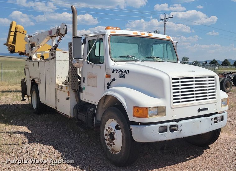 image for item HI9830 1996 International 4300 utility / service truck
