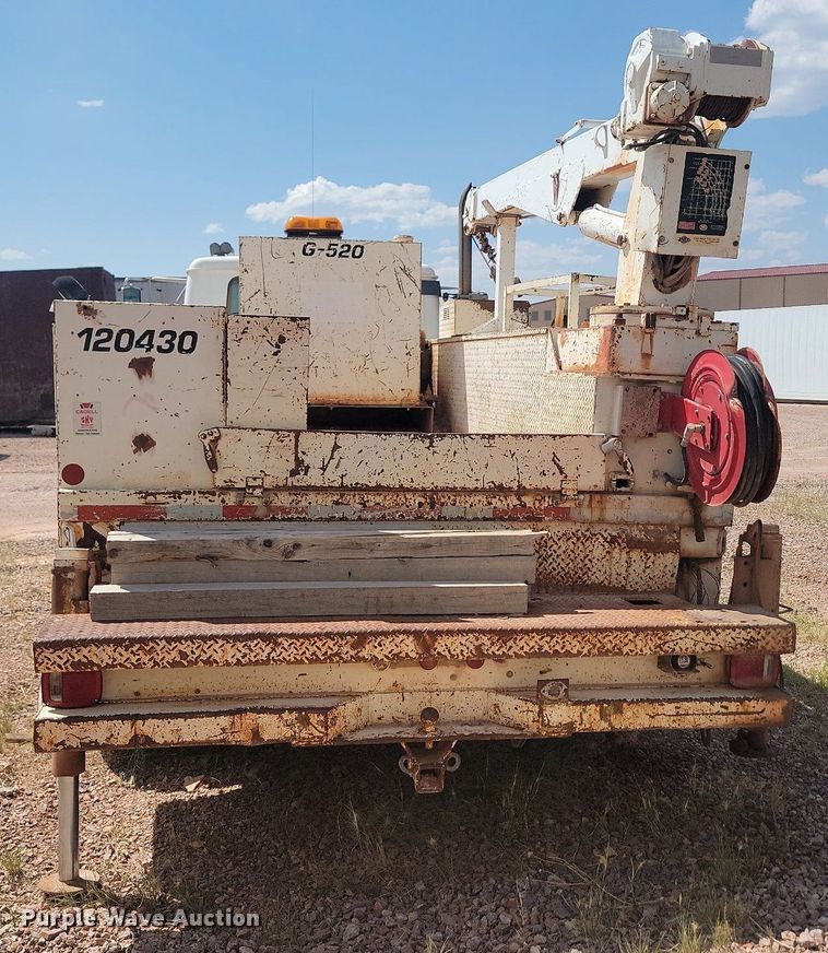 image for item HI9830 1996 International 4300 utility / service truck