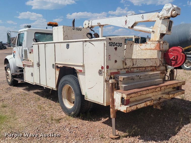 image for item HI9830 1996 International 4300 utility / service truck