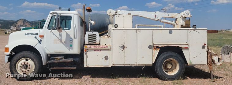 image for item HI9830 1996 International 4300 utility / service truck