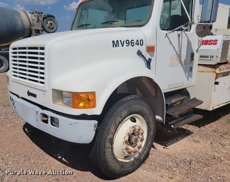 image for item HI9830 1996 International 4300 utility / service truck