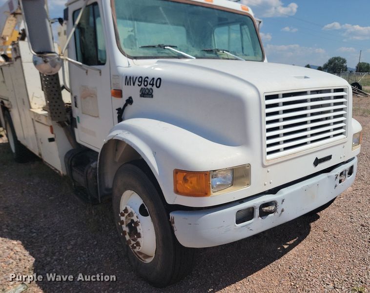 image for item HI9830 1996 International 4300 utility / service truck