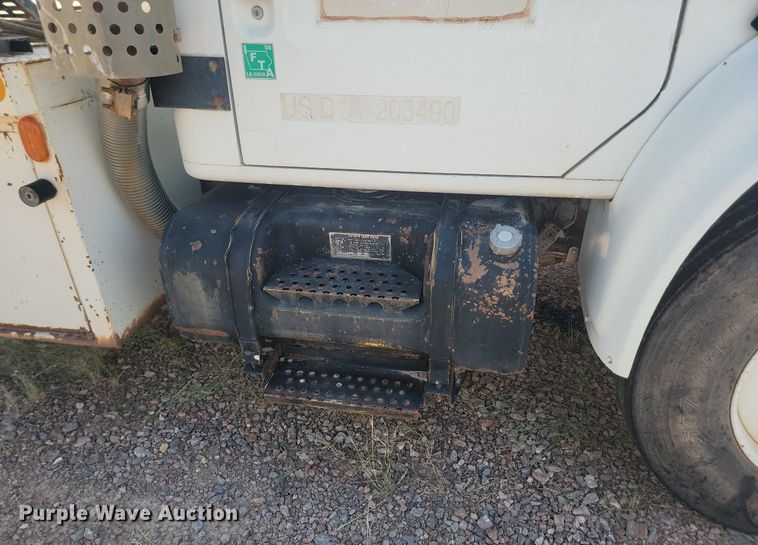 image for item HI9830 1996 International 4300 utility / service truck