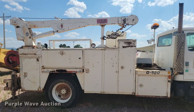 image for item HI9830 1996 International 4300 utility / service truck