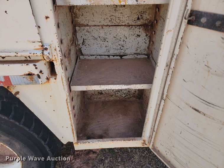 image for item HI9830 1996 International 4300 utility / service truck