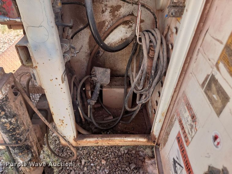 image for item HI9830 1996 International 4300 utility / service truck