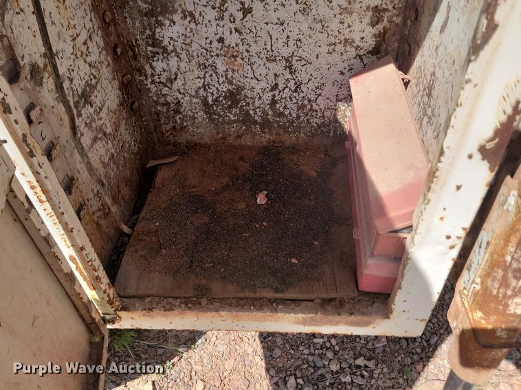 image for item HI9830 1996 International 4300 utility / service truck