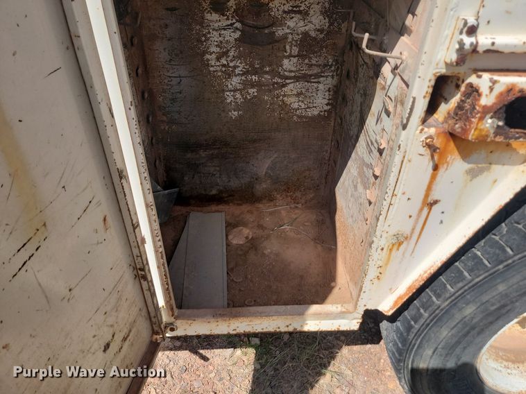 image for item HI9830 1996 International 4300 utility / service truck