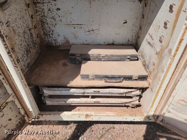 image for item HI9830 1996 International 4300 utility / service truck