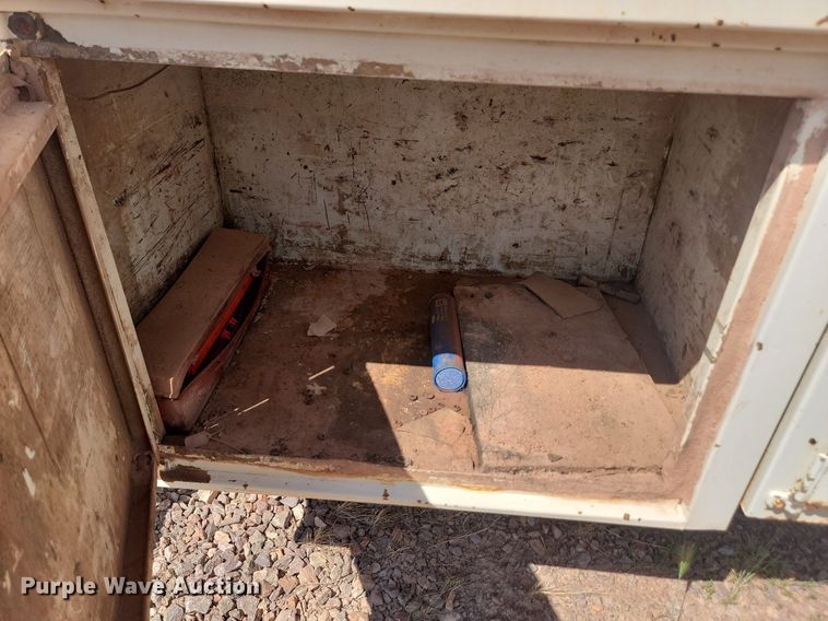 image for item HI9830 1996 International 4300 utility / service truck