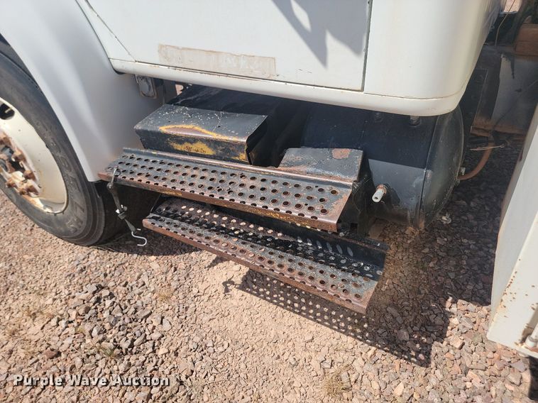 image for item HI9830 1996 International 4300 utility / service truck