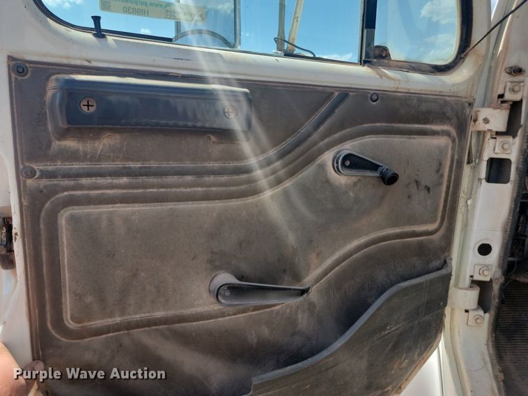 image for item HI9830 1996 International 4300 utility / service truck