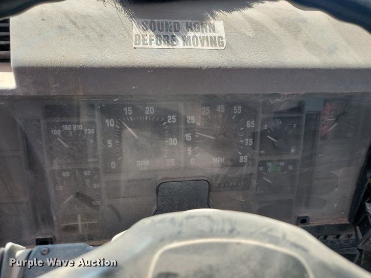 image for item HI9830 1996 International 4300 utility / service truck