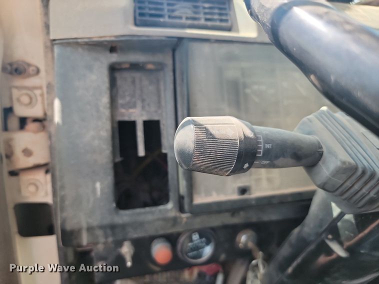 image for item HI9830 1996 International 4300 utility / service truck