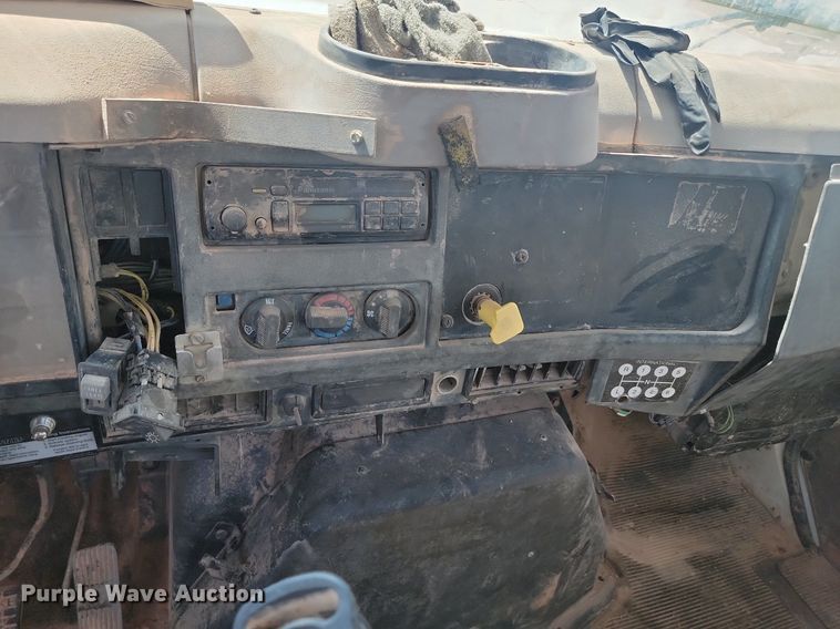 image for item HI9830 1996 International 4300 utility / service truck