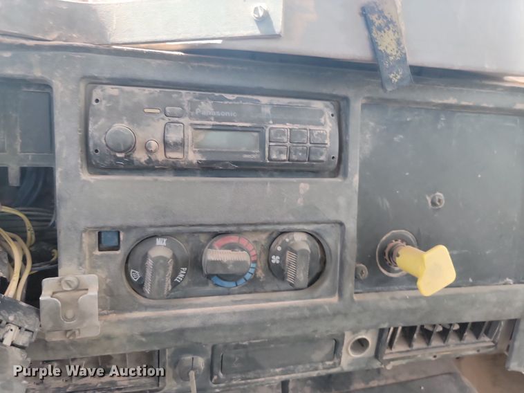 image for item HI9830 1996 International 4300 utility / service truck