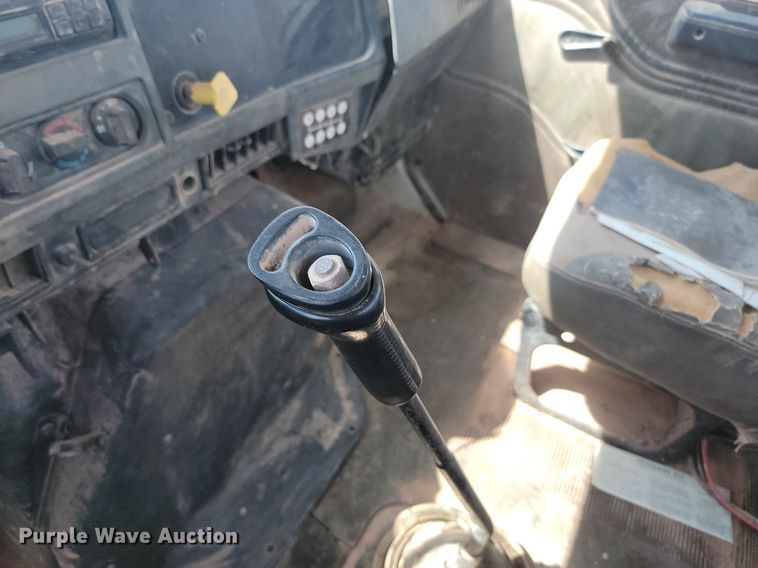 image for item HI9830 1996 International 4300 utility / service truck