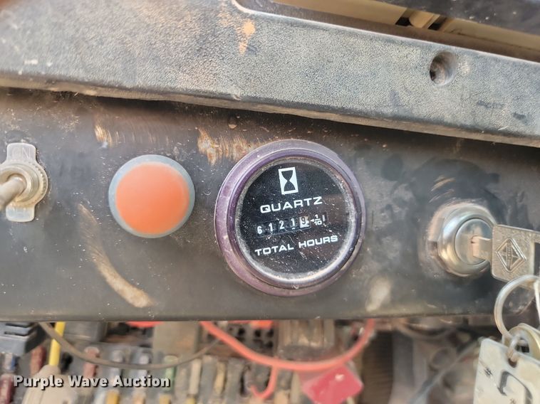 image for item HI9830 1996 International 4300 utility / service truck